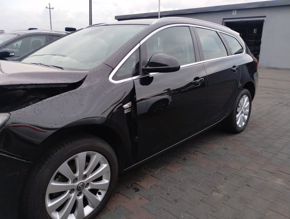 Opel Astra J Kombi 1.6T