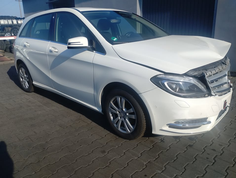 Mercedes B-Klasa W246 1.6CGI  270.910 lakier 650